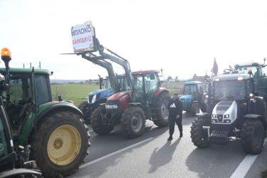 Протест на грчките земјоделци на границата со Македонија