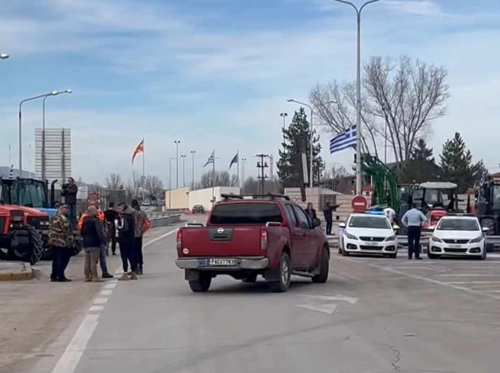Земјоделците од северозападна Грција најавуваат блокади на камионите