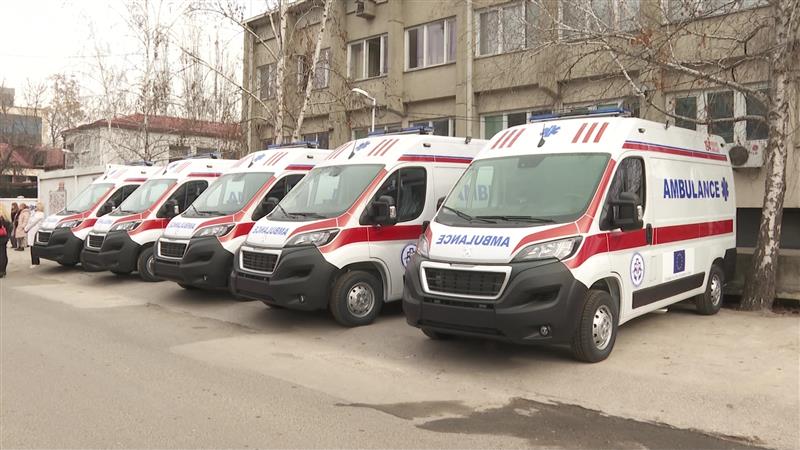 ЕУ донира седум амбулантни возила на скопската Итна помош