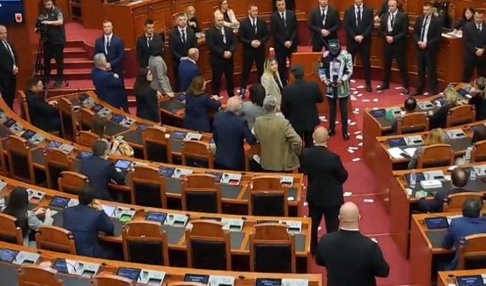 СП го отфрли предлогот на Баша, кој побара Албанија да му даде на Косово 50 мил. долари