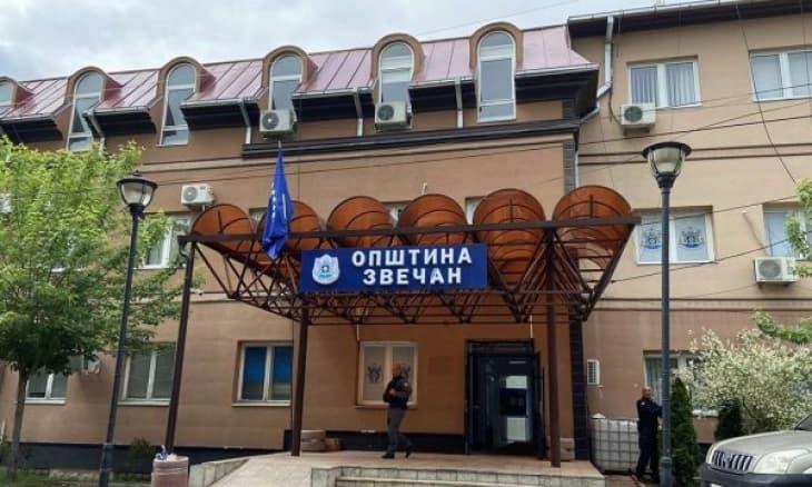 КФОР ја напушти општинската зграда во Звечан, цени дека состојбата е стабилизирана