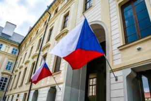 Чешките законодавци го отфрлија барањето за легализирање на истополовите бракови