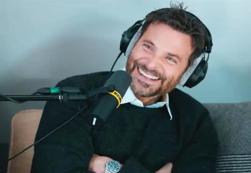 Бредли Купер со шокантна изјава: Се туширав заедно со татко ми, по дома се шетам гол 