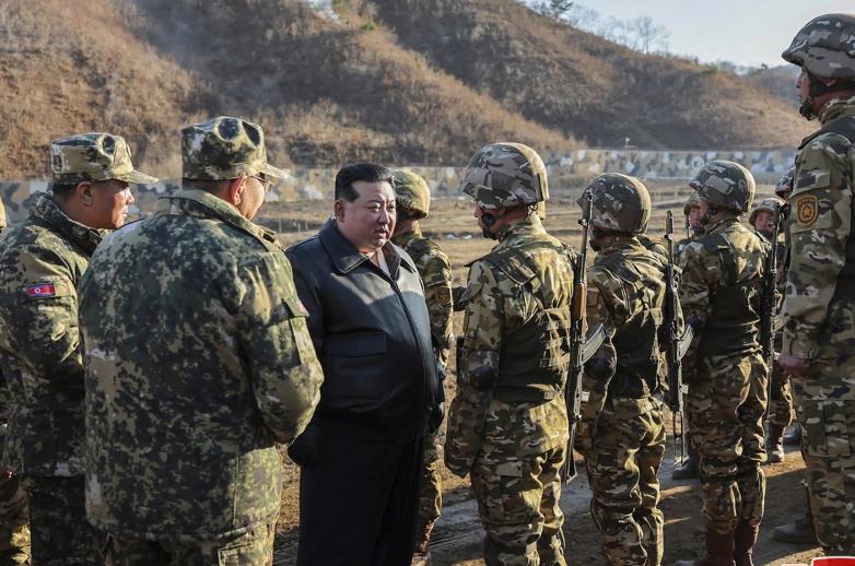 Ким Џонг-ун ги повика севернокорејските војници да се подготват за „вистинска војна“