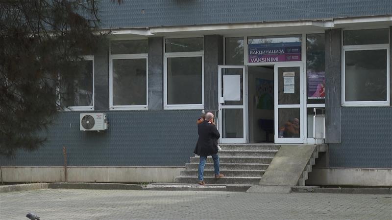 Голем број родители и денеска ги донесоа децата на вакциниација си Ди Те Пер