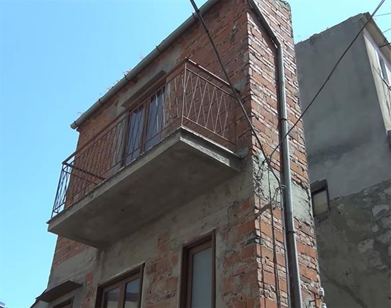 Најтесната зграда на светот е во Италија,широка е само еден метар и изградена е од инает(ВИДЕО)