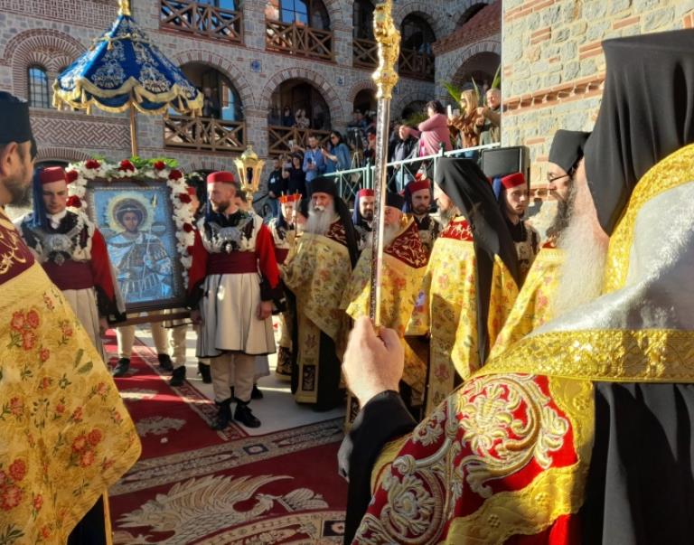 Дочек на чесната и осветена икона на Свети Георгиј Победоносец во манастирот во Рајчица