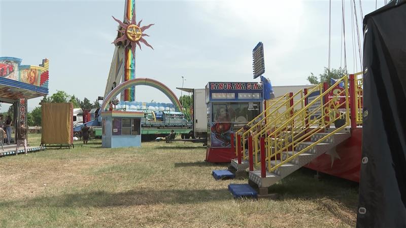 Повторно „никна“ импровизиран забавен парк кај салата Борис Трајковски