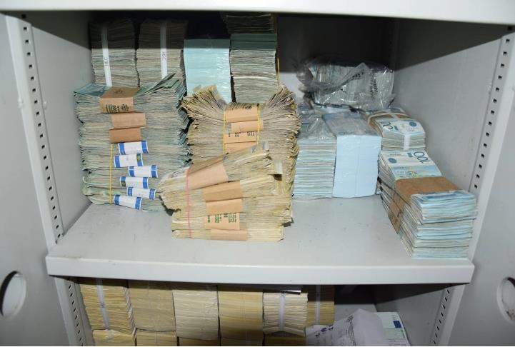 Косовската полиција во северно Косово запленила 1,6 милиони евра и 74,7 милиони динари