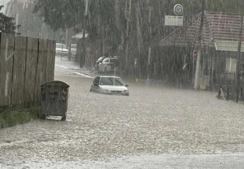 Фото: Вчера силно невреме ја зафати Србија,едно лице загина во Сомбор 