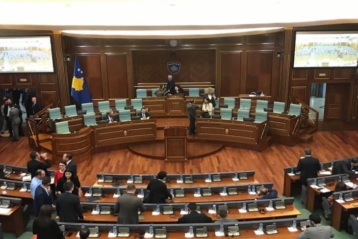 Косовската опозиција со резолуција бара оставка на Курти и распуштање на Собранието