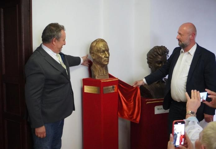 Поставена биста на Томас Транстромер во седиштето на СВП