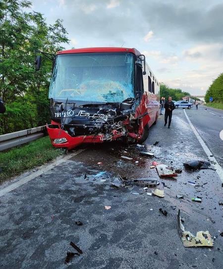 Тешка сообраќајка кај Младеновац во Србија, 37 повредени
