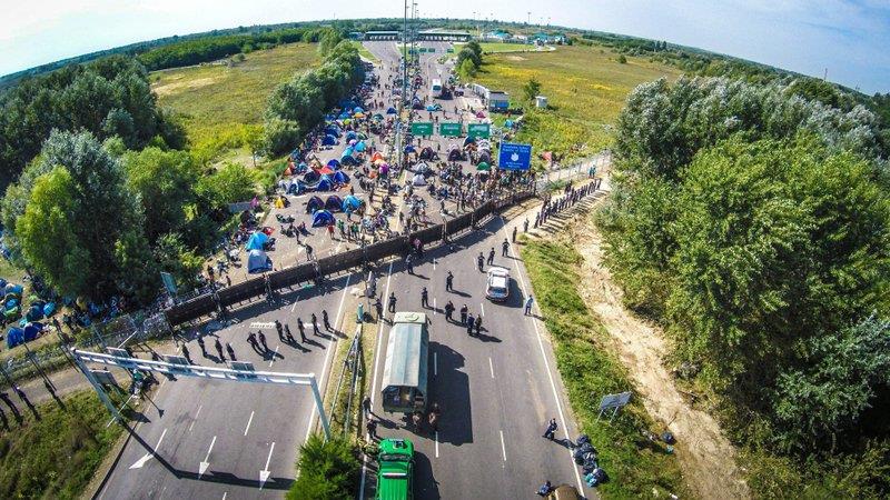За Србија замина уште еден контингент од 28 унгарски полицајци