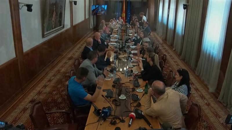 29 поранешни пратеници ќе земаат апанажа една година,Пендаровски ја стави пензијата во мирување