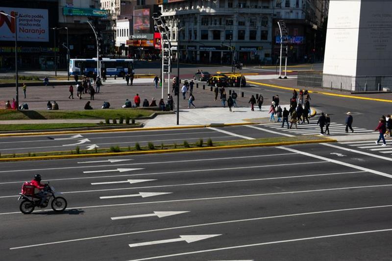 Најшироката улица на светот е во Аргентина-на пешаците им требаат 4 минути да ја поминат(ВИДЕО)