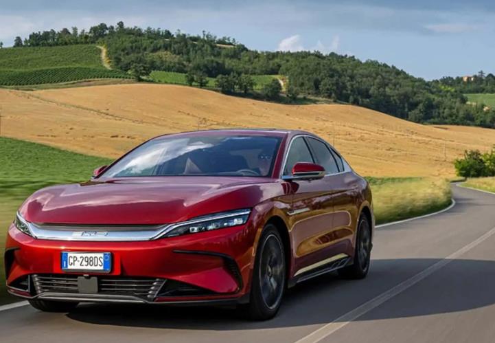 Кинескиот бренд на електрични возила „BYD“ според продажбата се поблиску до Тесла