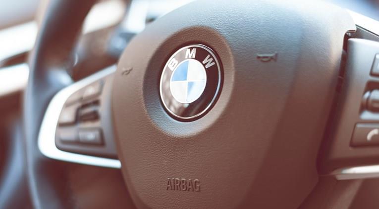 БМВ повлекува 390.000 автомобили, најмногу во историјата на САД