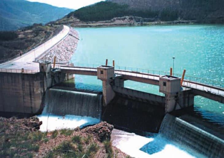 Експлозија кај езерото Газивода во северозападно Косово, нема повредени, оштетени се возила