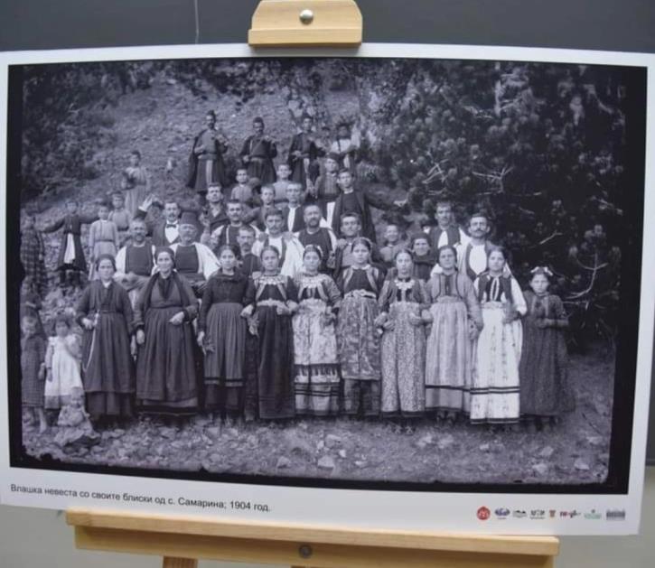 Фото изложба свадби, крштевки, народни собири од Фондот на браќата Манаки