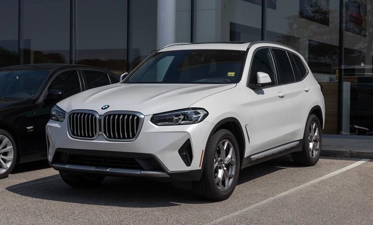 BMW повлекува речиси 300.000 автомобили во САД, позната е причината 