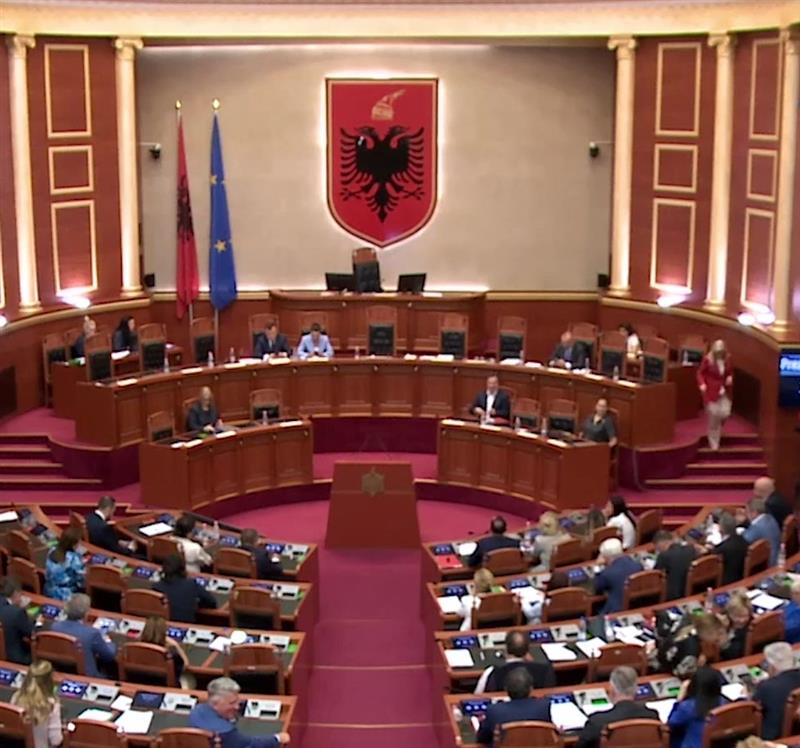 Малцинствата во Албанија со остри реакции за неприфаќање на гарантирани места во парламентот