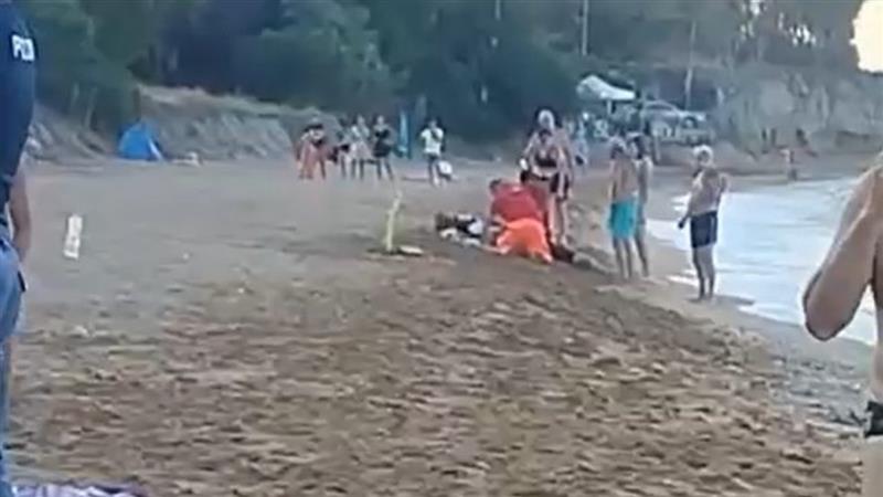 Драма на плажа во Италија: Рој оси нападнаа Украинец, почина од страв (ВИДЕО)
