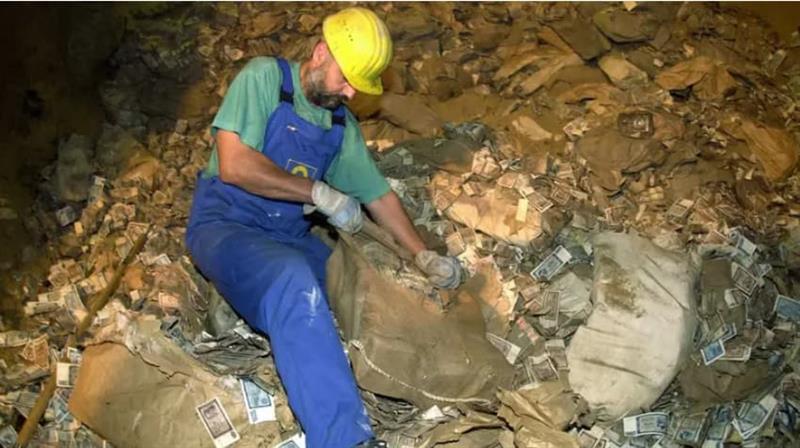 Купишта пари се најдени во преполн тунел од 300 метри во Германија, ги изнеле со 300 камиони 