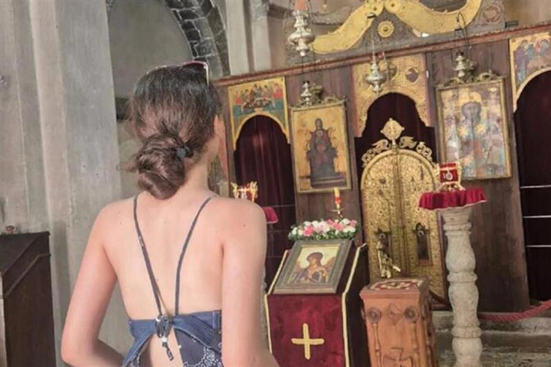 Популарната турска актерка шета низ Црна Гора – Еве како изгледа девојчето од серијата Елиф! 