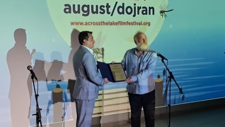 Доделена наградата „Мето Јовановски“ на отворањето филмскиот фестивал „Преку езерото“ во Дојран