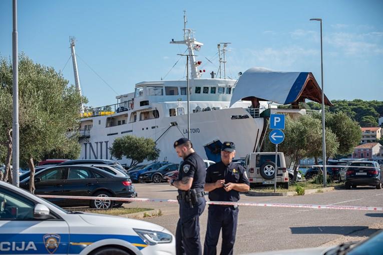 Тројца морнари загинаа во Хрватска, врз нив паднала рампа од траект