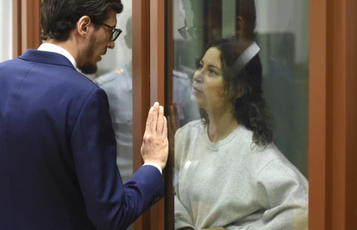Балерина осудена на 12 години затвор поради донација од 50 долари за Украина