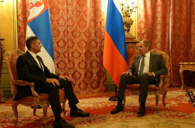 ЕУ за посетата на Вулин на Москва:Одржувањето врски со Русија не е компатибилно со вредностите 