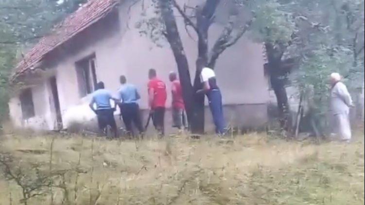 Босанската полиција застрела мигрант кој пукаше кон полицајците