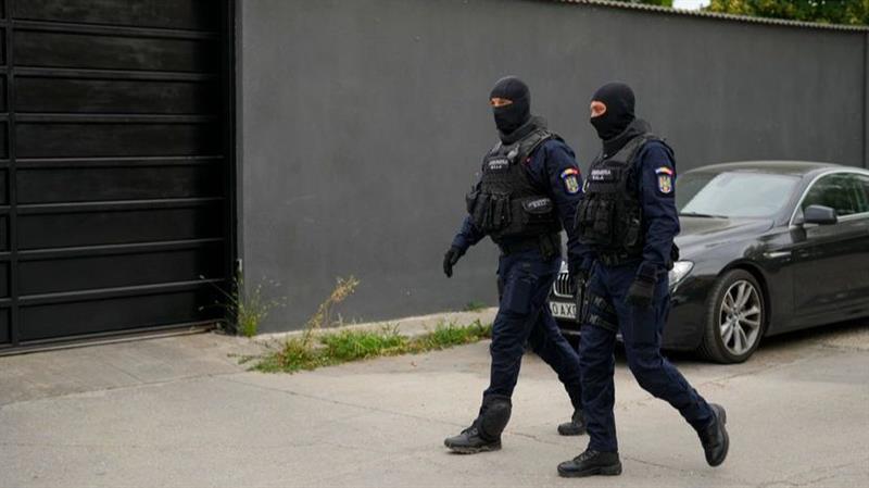 Полицијата упаднала во куќите на интернет звездата Ендрју Тејт во околината на Букурешт