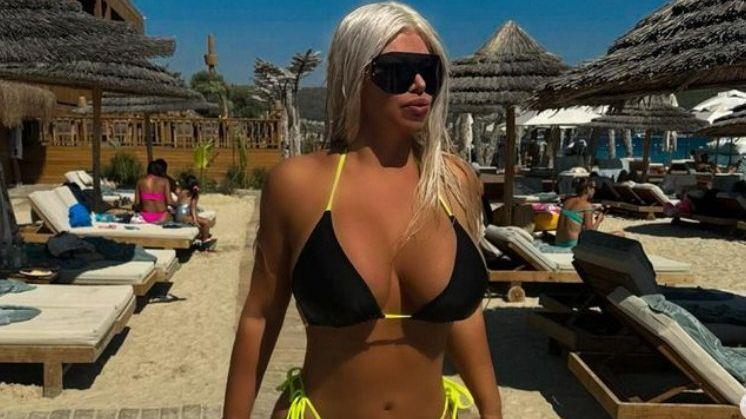 Фото: Српската пејачка Дара Бубамара претерала со фотошопот!?