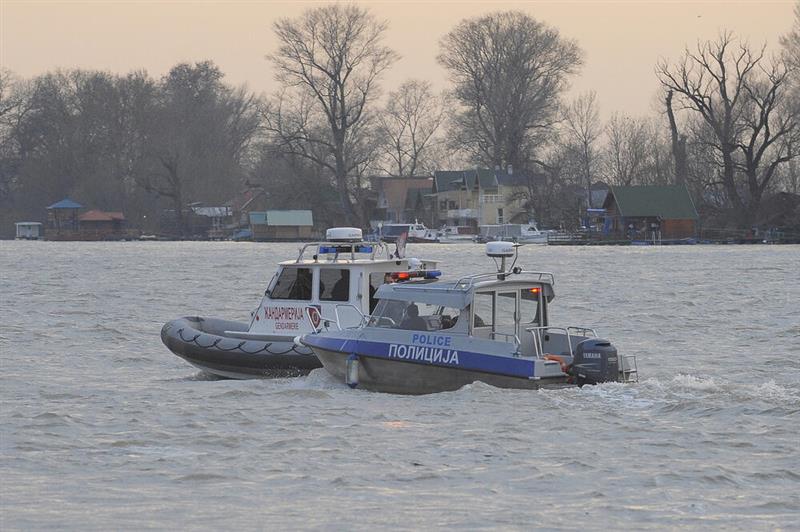 На Дрина се преврте чамец полн со мигранти, се трага по седум лица