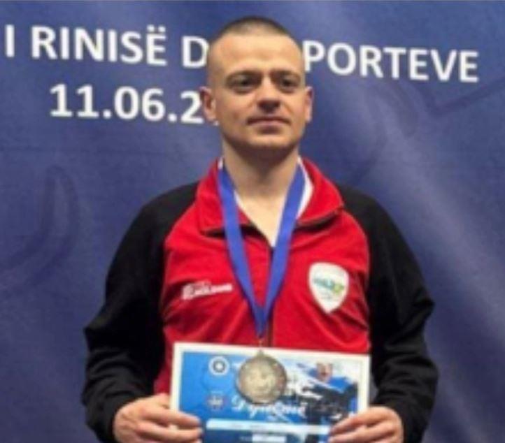 Дебранецот Јон Батку, кој живее во Швајцарија стана светски рекордер во стомачни