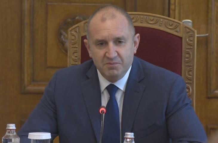 Радев ги распиша вонредните избори за 27 октомври