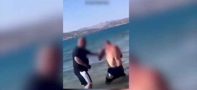 Спречен обид за силување девојка (20) на плажа во Грција: Ќе те избодам (ВИДЕО)