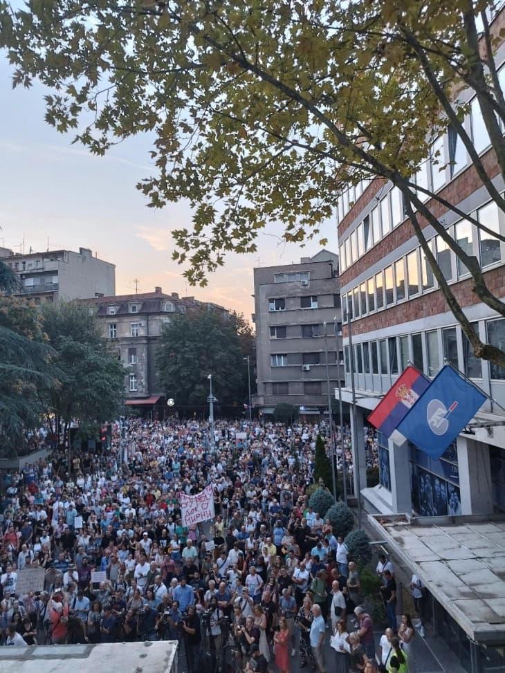 Протест во Белград со барање РТС да известува за протестите против ископувањето литиум 