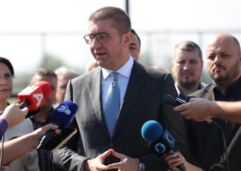Премиерот Мицкоски ќе присуствува на Македонскиот фолклорен фестивал Преспа