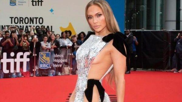 Џенифер Лопез отстрани тетоважа посветена на Бен Афлек