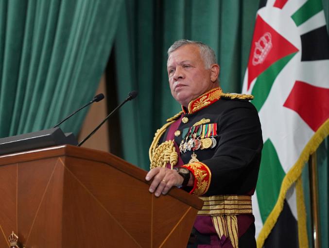 Кралот на Јордан го назначи својот помошник, образован на Харвард, за премиер