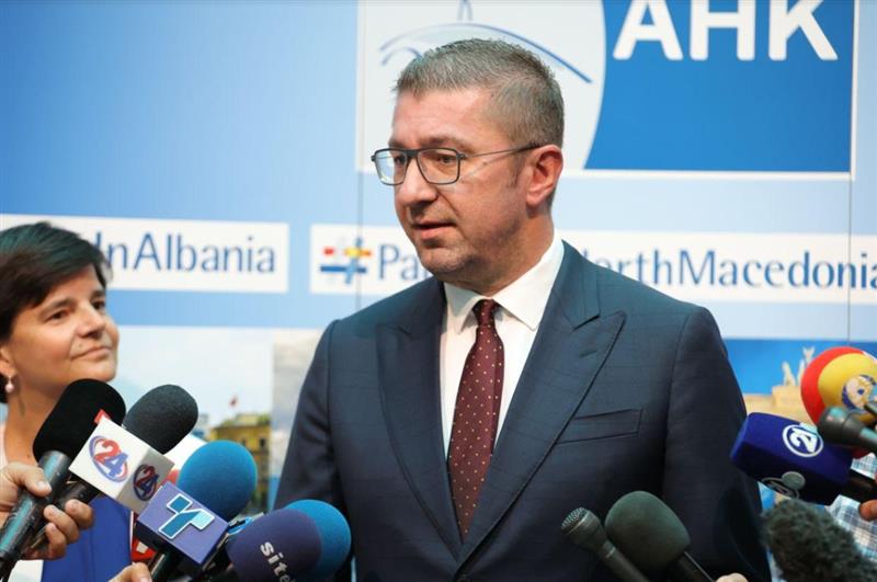 Мицкоски: Македонија „скокна“ 10 места на Индексот за демократија на „Економист“