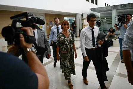 Французин пред суд призна дека ја дрогирал својата сопруга и дозволил  да ја силуваат
