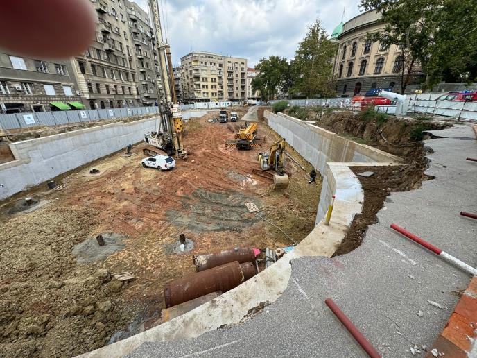 Започна акцијата за отстранување граната од центарот на Белград