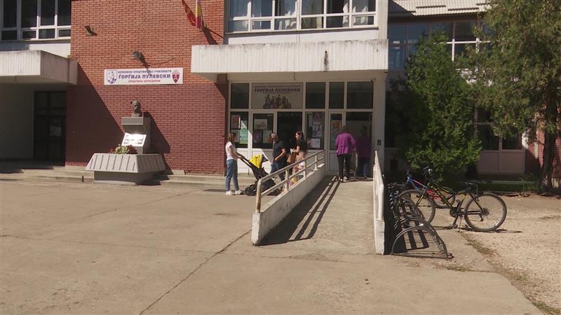 Бактерија во колачиња „бомбици“ причина за труењето на 140 деца во ОУ „Ѓорѓија Пулевски“