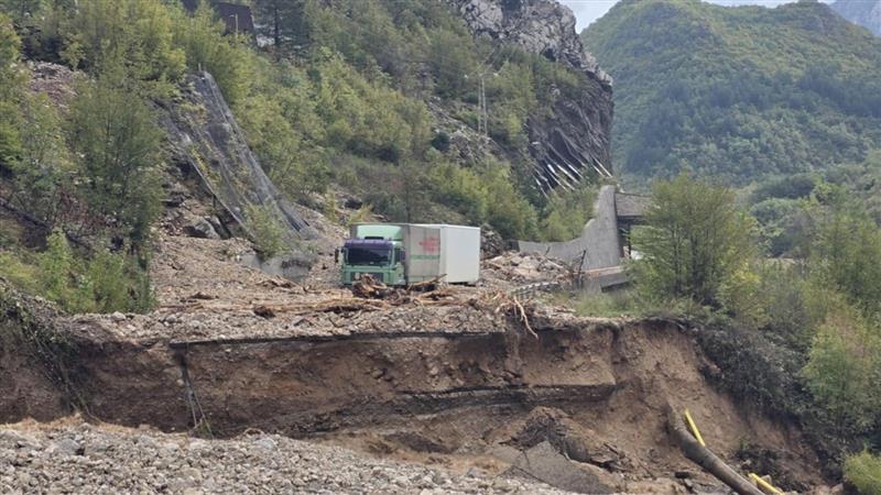 Видео: Министер за одбрана на БиХ: 20 загинати во поплавите, Јабланица отсечена