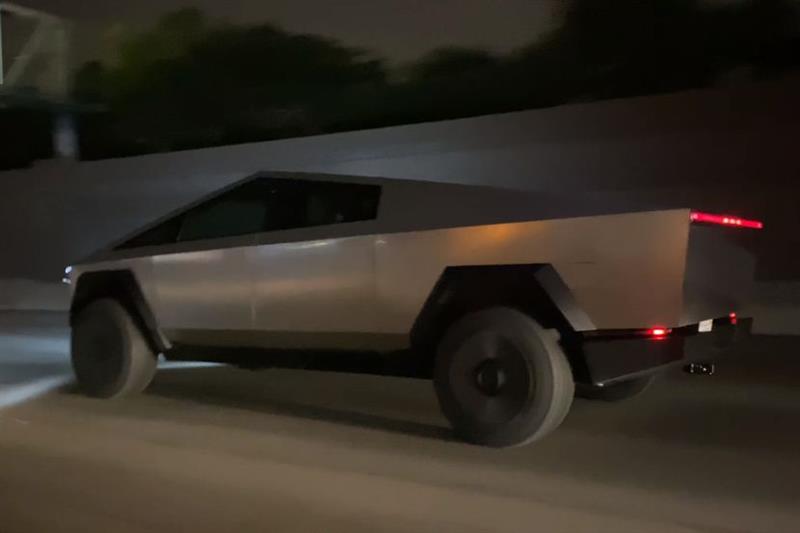 Cybertruck е повторно повлечен- Тесла се соочува со нови проблеми 